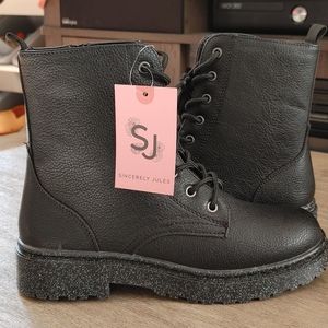 Sincerely Jules combat boots NWT